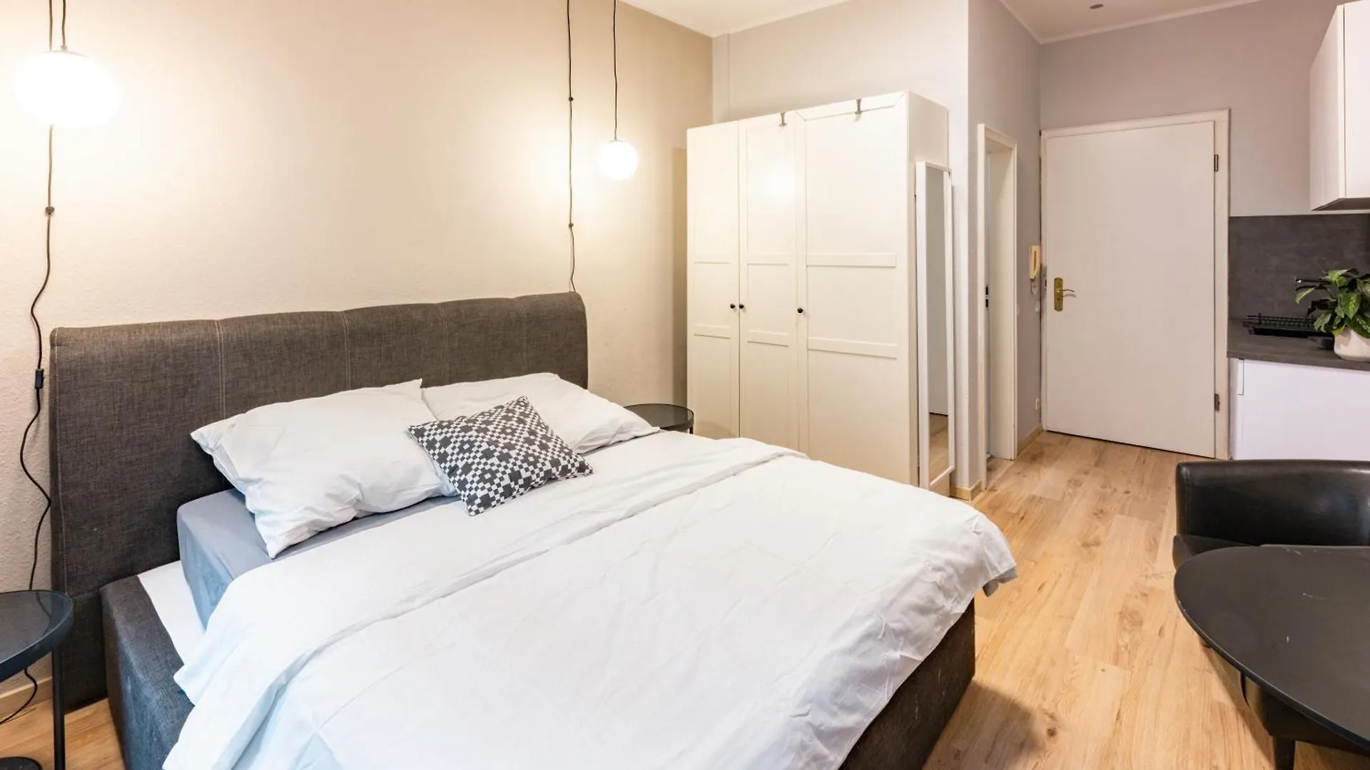 Bh5 Ron Apartment Berlin Germany