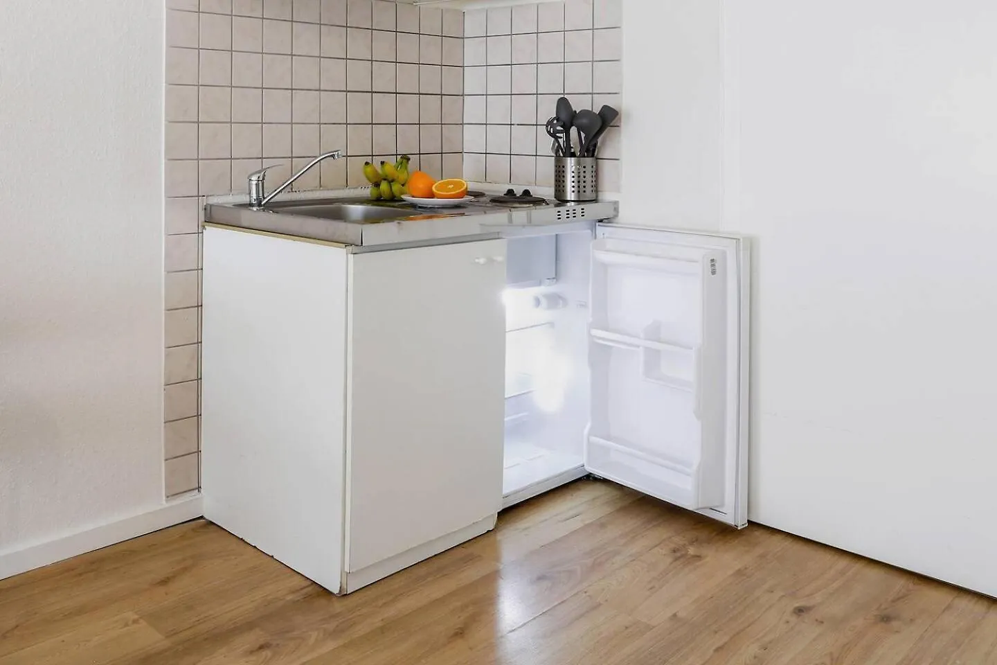 Cozy Studio Apartments In Berlin Prenzlauer Berg 0*,
